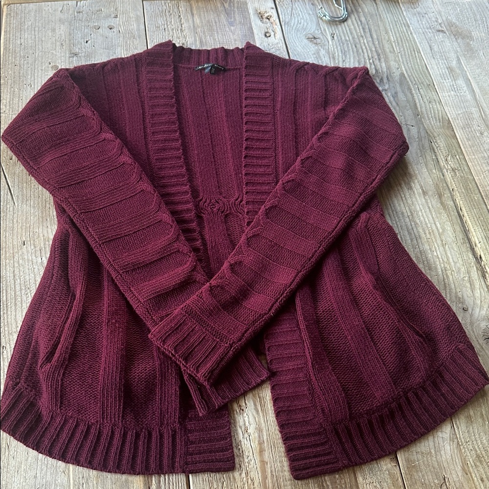 theyskens’ theory cable cardigan. Size small. 100% wool.
No closure. 2 pockets.